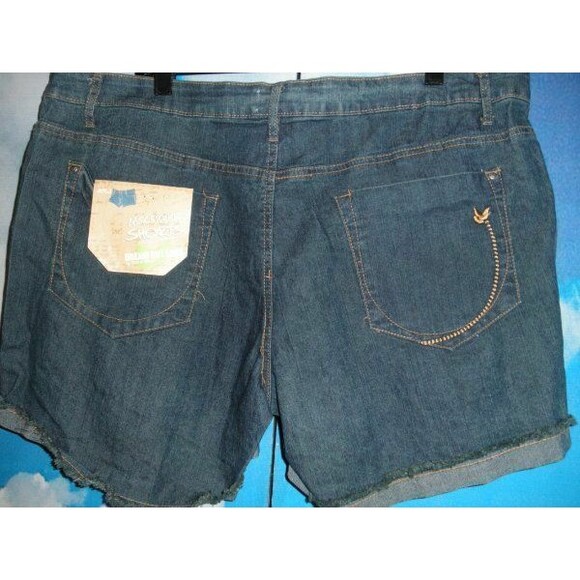 NEW by SELENA GOMEZ, DREAM OUT LOUD BASIC 5 POCKET DENIM SHORTS PLUS SIZE 20W. - Picture 4 of 5